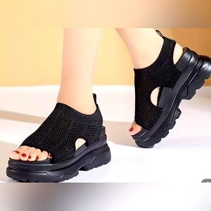 NWOB. Black mesh comfort platform . Amazing comfort.